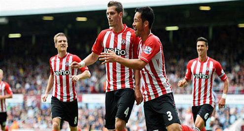 بالفيديو .. قذيفة شنايدرلين تنزتع الأضواء من هاتريك كوستا فى أجمل أهداف الدورى الإنجليزي